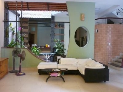 Bán nhà MT đường Hồ Bá Kiện, P.15, Q10. DT: 4*16m. Giá 9.5 tỷ.