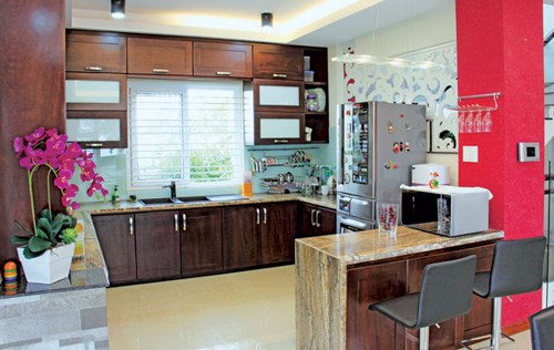 Bán gấp nhà cấp 4. Hẻm xe hơi 8m, đường Lê Văn Sỹ. DT : 5x18 Giá : 7 tỷ