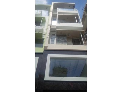 Bán gấp nhà MT Hoa Huệ Q.PN, dt:4x10, trệt, 3 lầu