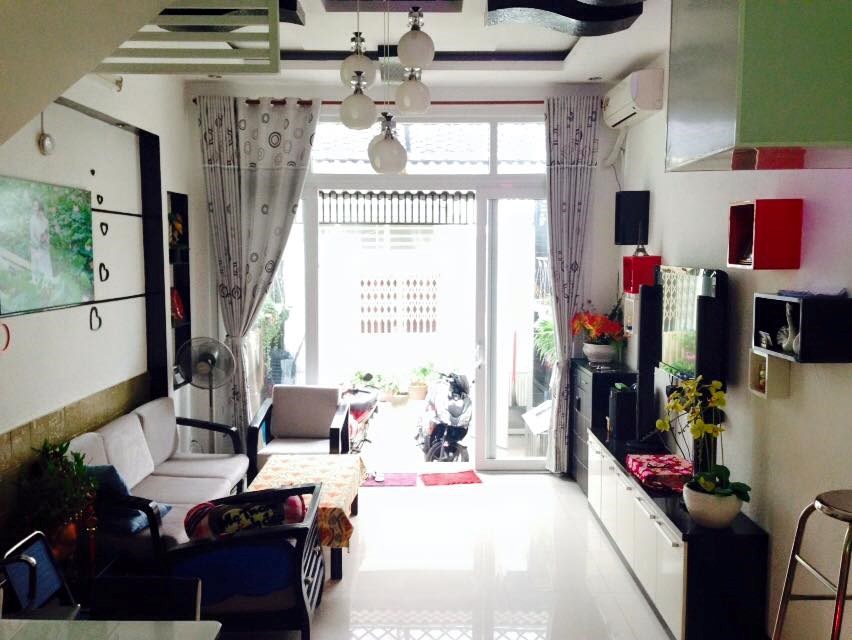 Bán nhà Quận Bình Thạnh, hẻm xe hơi 6m Hoàng Hoa Thám, P. 6, 4 x 18m, 3 lầu