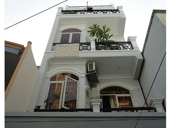 Bán biệt thự Q. Bình Thạnh, P. 11, Nguyễn Văn Đậu. DT 6.76x30m, 2 lầu