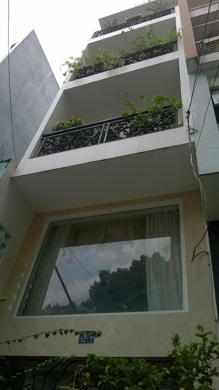 Bán nhà hẻm Bàn Cờ, P3, Q3, diện tích: 3.2mx10m, lửng, 2lầu, 3.2 Tỷ