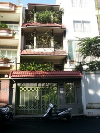 Bán nhà MT đường Đồng Nai, Q10, DT:5.5x25m, 3 lầu.