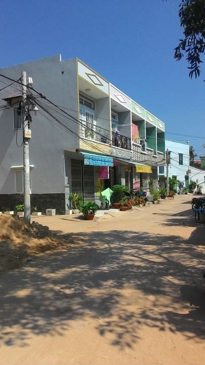 Bán nhà đường Phạm Hữu Lầu, 1 trệt 2 lầu, giá 950tr.