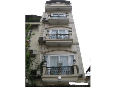 Bán nhà mặt tiền đường Hoàng Sa, P8, Q3. DT: 8x13m. Giá: 17 tỷ