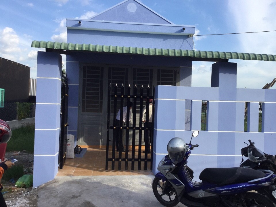 Bán nhà mới xây rất , 2 phòng ngủ tặng thêm 1 tivi