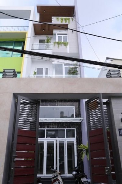 Nhà phố mới 100%, DT 4,5 x 30m, 4,5 tấm, Hẻm 7m gần đường Quang Trung