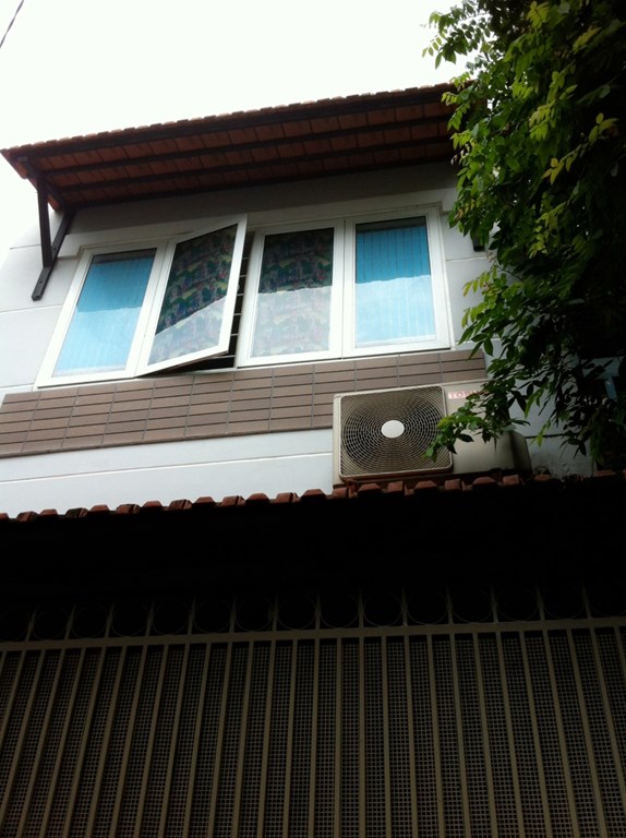 Bán gấp hẻm CMT8, P.13, Q.10. Dt 3.2x14.5m