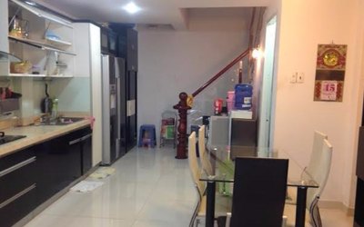 Bán nhà Mặt Tiền quận Tân Bình , phường 4 đường Thăng Long DT: 3,3 x36 .