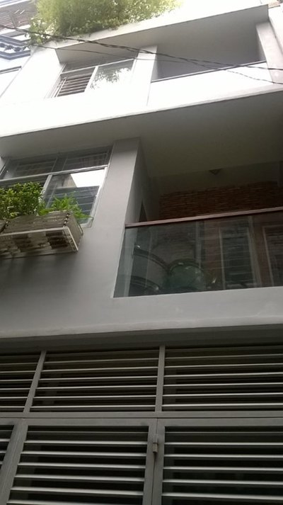 Gia đình định cư, Bán nhà MT đường Ba Vì – P15 – Q10