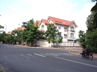 Bán lô đất trên đường 20m Trịnh Quang Nghị, P7. DT: 5x22m. Giá 11,9tr/m2
