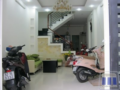 Nhà hẻm đường Nguyễn Thiện Thuật,Q3.Nhà đẹp: 1 lửng, 3 lầu,hẻm xe hơi.