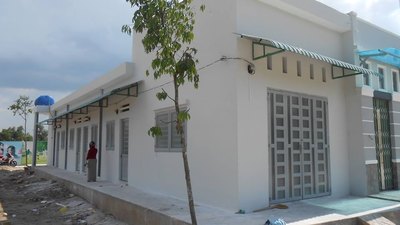 Bán căn nhà gần chợ đầu khu dân cư 380 triệu