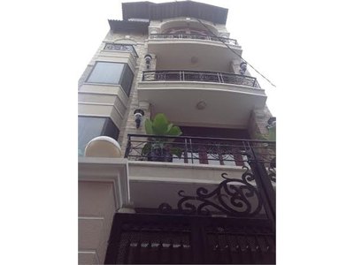 Bán nhà 2 mặt tiền Nguyễn Văn Cừ, Q1, DT: 5,5x22,5m, 28 tỷ