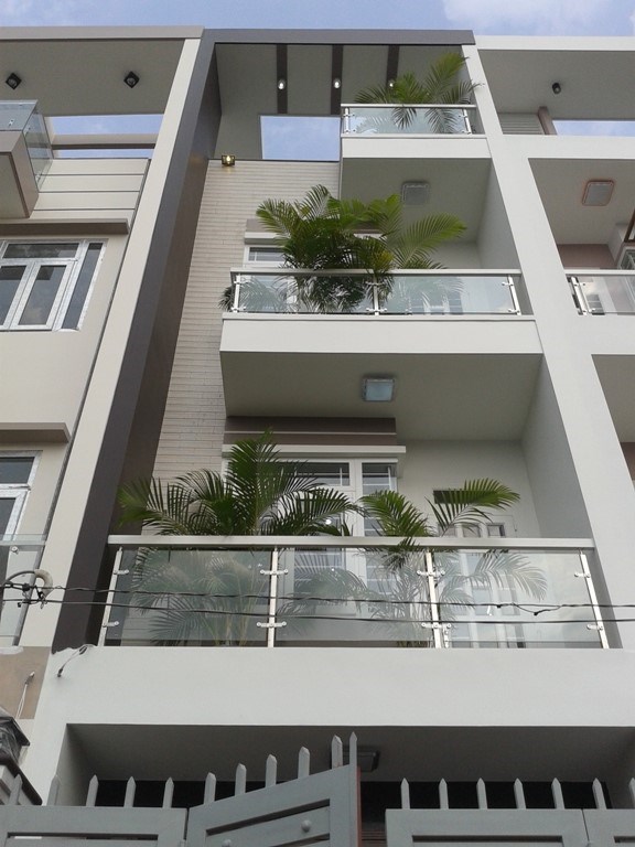 Bán nhà 2 mặt tiền, KDC Hiệp Bình Chánh, 1 trệt 3 lầu, 4PN, 6WC, sân để ôtô
