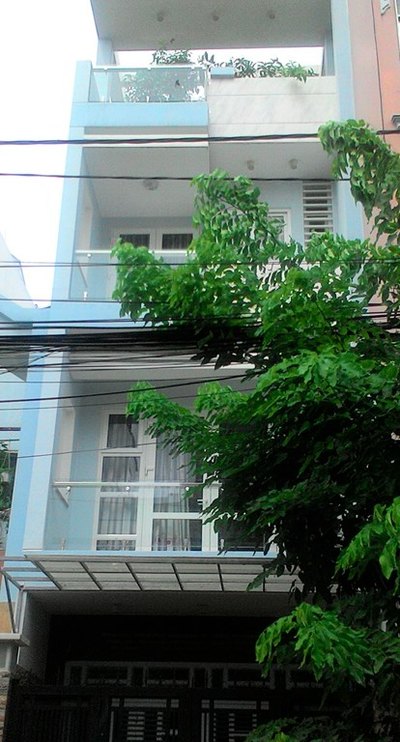 Bán nhà phố sát Phạm Văn Đồng, cách cầu Bình Triệu 500m, tặng nội thất