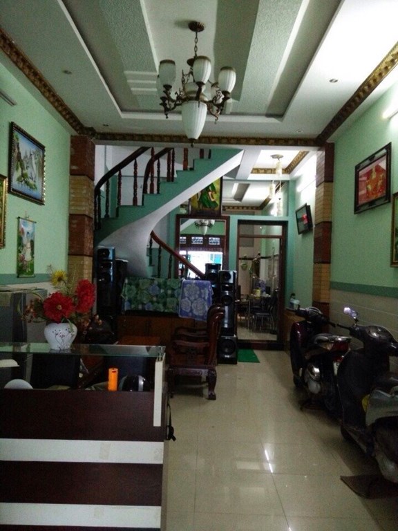 Nhà mặt tiền 16 m, 4,3 x16,5 m, đúc lửng, nhà đẹp, vị trí sầm uất