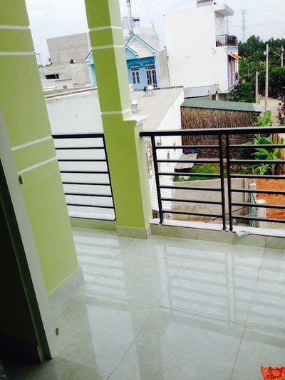 2 lầu đúc thiệt kiên cố, giá 750 triệu, đường nhựa trước nhà 10m
