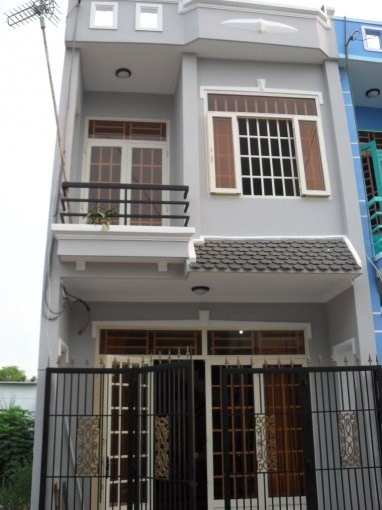 Bán nhà mặt tiền nằm trong khu dân cư,80m2, sổ hồng riêng