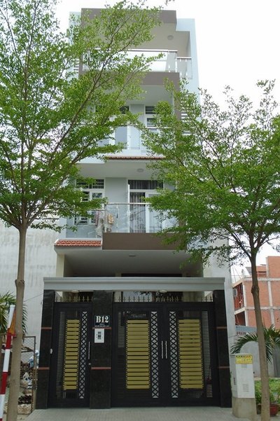 Bán nhà mặt tiền đường,sát Phạm Văn Đồng,DT: 4x17m, 1 trệt 3 lầu,giá 3,4 tỷ