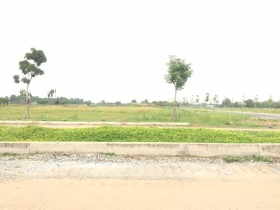 Đất cần bán vị trí đẹp gần chợ Bình Chánh. DT: 5x20m. Giá: từ 6,8tr/m2