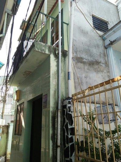 Bán nhà sổ hồng riêng, 1 trệt 1 lầu, 3m x 7m, giá 600 triệu, 2 phòng ngủ ,