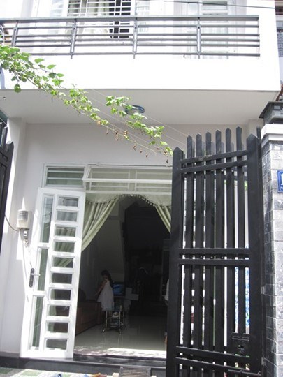 Bán gấp nhà hẻm Lê Văn Sỹ. DT: 3m x 8,7m (NH 4m). 1 lầu. Giá 1.75 tỷ.