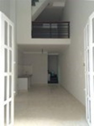 Bán gấp nhà hẻm xe máy Thành Thái. DT: 4m x 8m. 1 lầu, ST. Giá 2.5 tỷ