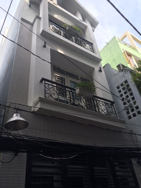 Bán gấp nhà Q10 Cao Thắng. DT: 3,9 x 19m. giá:6,5 tỷ (TL)