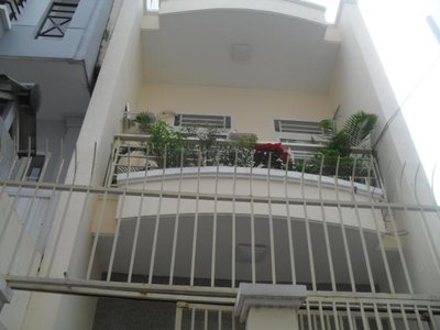 Nợ Ngân Hàng bán nhà HXH Trần Hưng Đạo,P. BT, Quận 1, DT: 4m x 16m, giá 7.5