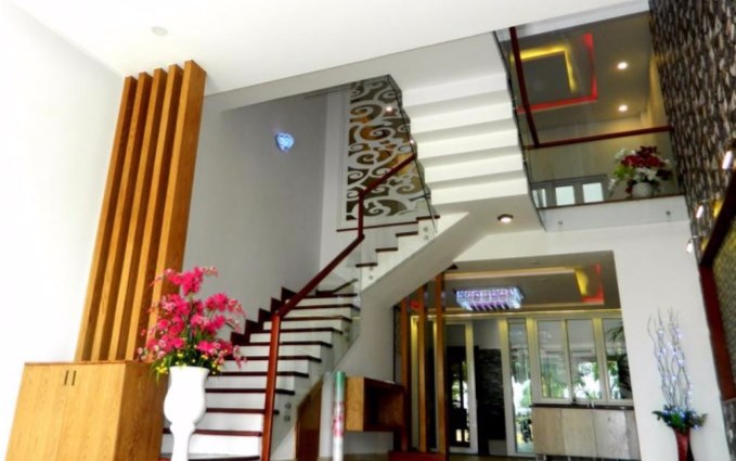 Cần bán gấp nhà hẻm lớn Lê Văn Huân, dt 4 x 18m