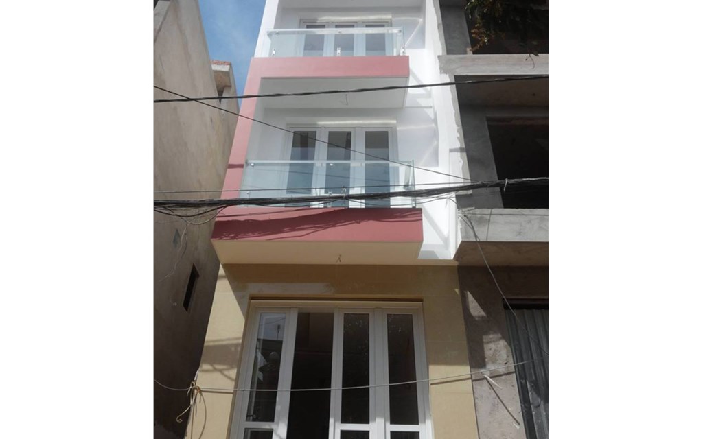 Xuất cảnh bán gấp nhà giá rẻ hẻm CMT8