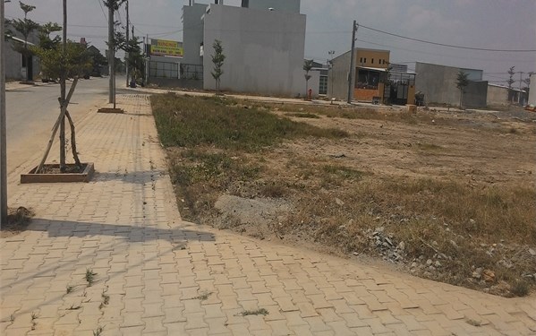 Đất 2 mặt tiền ngay UBND Phú Hữu Q.9 820 tr/nên