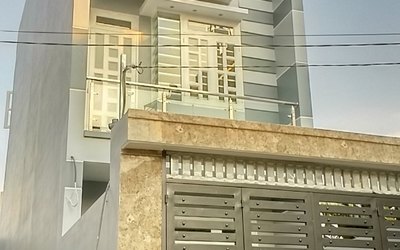 Bán nhanh nhà mới 1 trệt, 2 lầu, sân để ô tô, giá