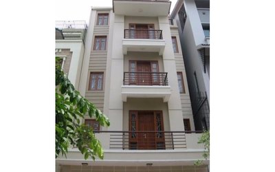 Bán nhà rộng mặt tiền đường Nguyễn Hữu Cầu